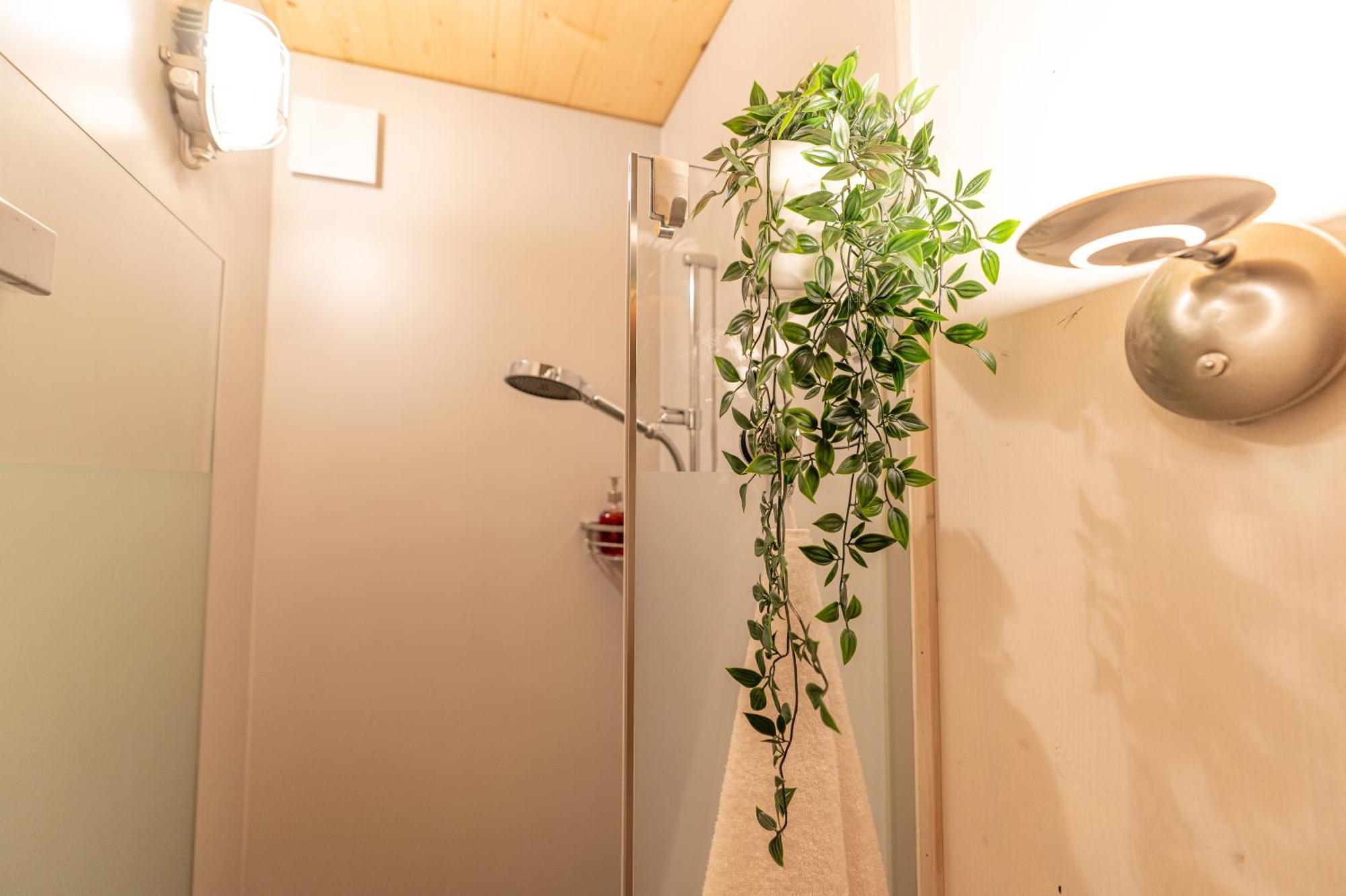 Tiny House Chez Claudine - Relaxen, Workspace, Naehe Thermen, Netflix, Free Parking & Wifi ブルック エクステリア 写真