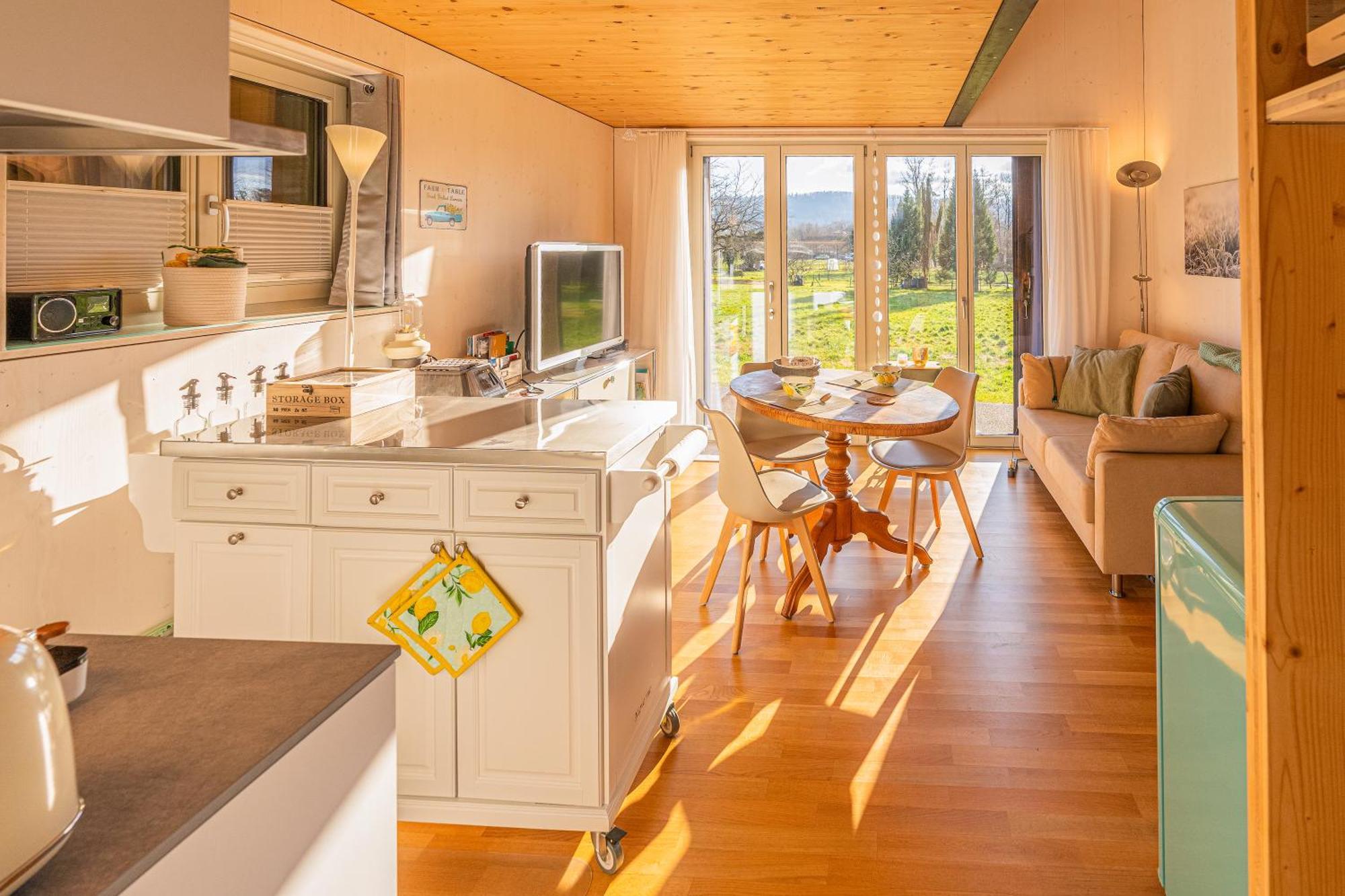 Tiny House Chez Claudine - Relaxen, Workspace, Naehe Thermen, Netflix, Free Parking & Wifi ブルック エクステリア 写真